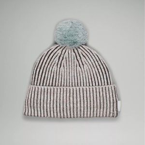Women’s Textured Fleece-Lined Knot Beanie